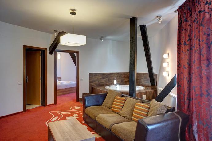 Imagen de los interiores del Hotel Ave Lux. Foto 5