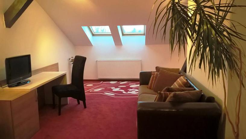 Imagen de los interiores del Hotel Ave Lux. Foto 6