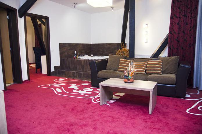 Imagen de los interiores del Hotel Ave Lux. Foto 7