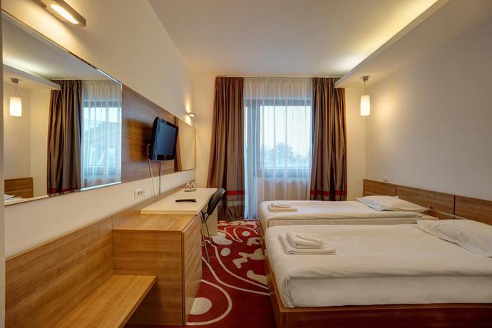 Imagen de la habitación del Hotel Ave Lux. Foto 4