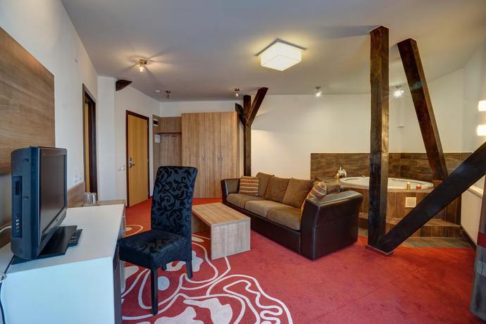 Imagen de los interiores del Hotel Ave Lux. Foto 10