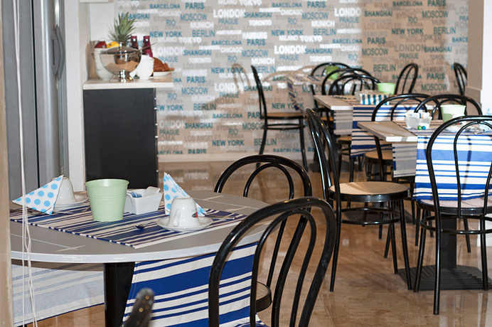 Imagen del bar/restaurante del Hotel Ave, Rimini. Foto 2