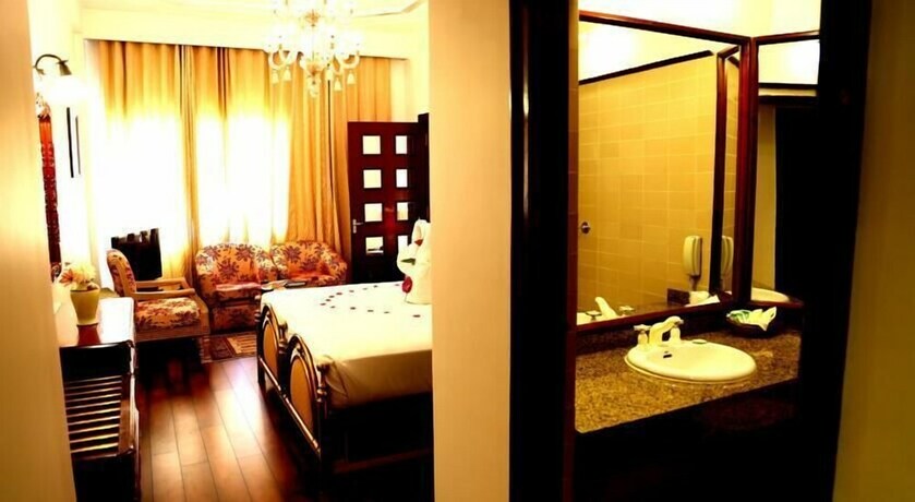 Imagen de la habitación del Hotel Aveda Kamal Palace. Foto 21