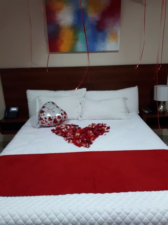 Imagen de la habitación del Hotel Avell&aacute;n. Foto 17