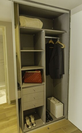 Imagen de la habitación del Hotel Avellaneda Aparts and Suites. Foto 20