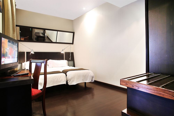 Imagen de la habitación del Hotel Avenida Gran Via. Foto 8