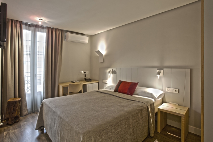 Imagen de la habitación del Hotel Avenida, Pamplona. Foto 9