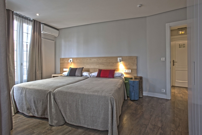 Imagen de la habitación del Hotel Avenida, Pamplona. Foto 10