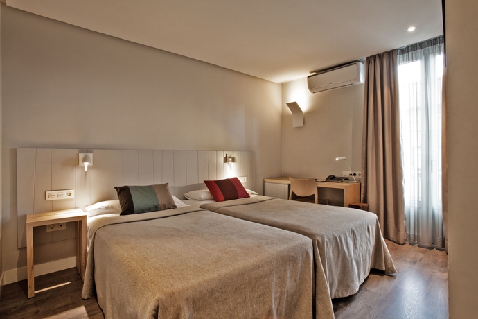 Imagen de la habitación del Hotel Avenida, Pamplona. Foto 12