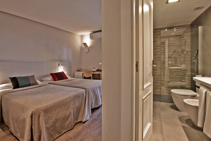 Imagen de la habitación del Hotel Avenida, Pamplona. Foto 13