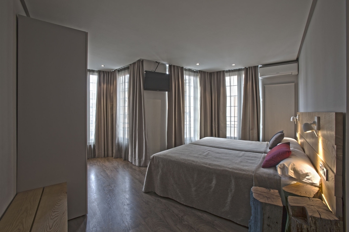 Imagen de la habitación del Hotel Avenida, Pamplona. Foto 15