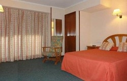 Imagen de la habitación del Hotel Avenida Plaza. Foto 13