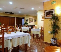 Imagen del bar/restaurante del Hotel Avenida Plaza. Foto 10