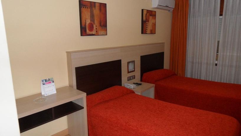 Imagen de la habitación del Hotel Avenida, Pontevedra Ciudad. Foto 15