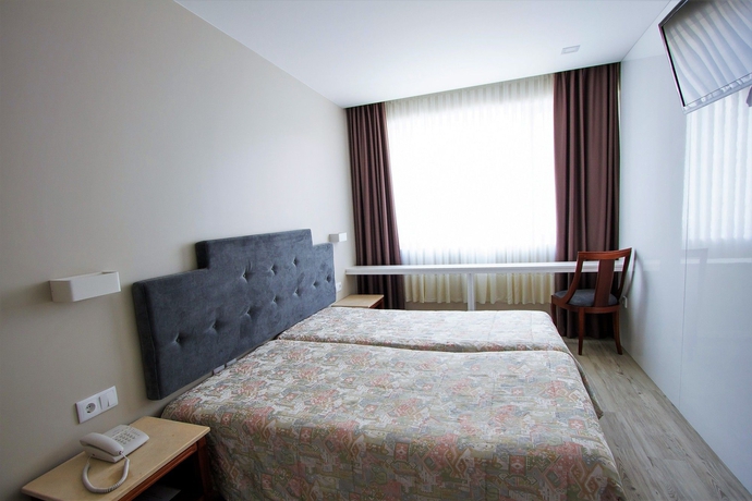 Imagen de la habitación del Hotel Avenida, Povoa de Varzim. Foto 7