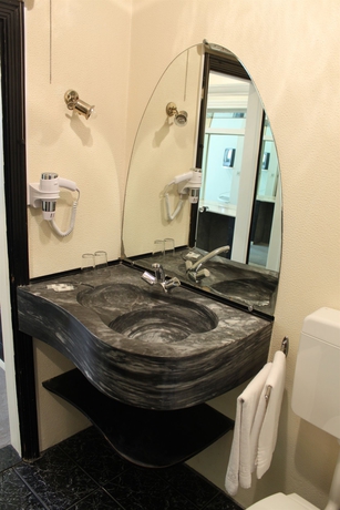 Imagen de la habitación del Hotel Avenida, Povoa de Varzim. Foto 9