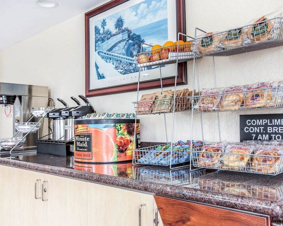 Imagen del bar/restaurante del Hotel Avenida, San Clemente Beach. Foto 1