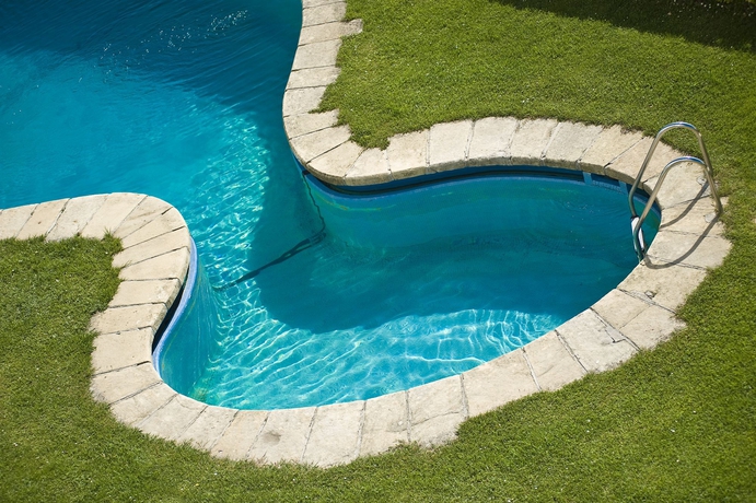 Imagen de la piscina del Hotel Avenida, San Sebastián. Foto 9