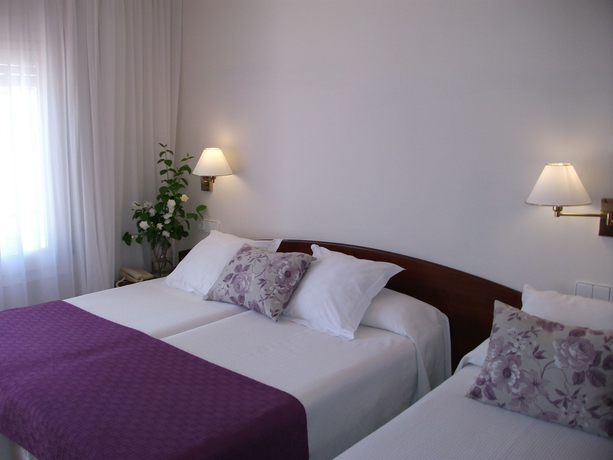 Imagen de la habitación del Hotel Avenida, Tossa de Mar. Foto 6