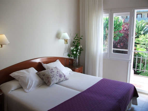 Imagen de la habitación del Hotel Avenida, Tossa de Mar. Foto 7