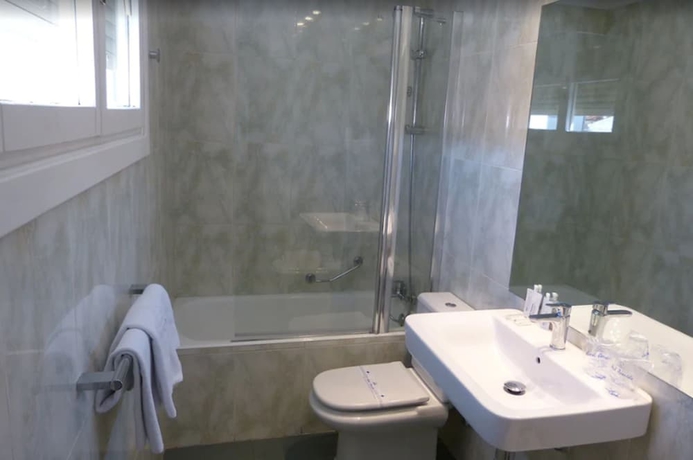 Imagen de la habitación del Hotel Avenida, Zaragoza. Foto 2