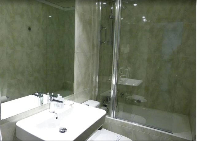 Imagen de la habitación del Hotel Avenida, Zaragoza. Foto 6