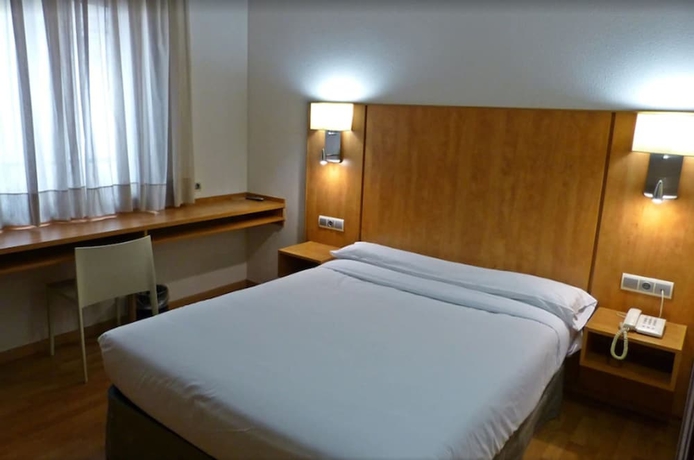 Imagen de la habitación del Hotel Avenida, Zaragoza. Foto 8