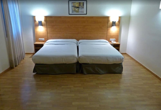 Imagen de la habitación del Hotel Avenida, Zaragoza. Foto 9