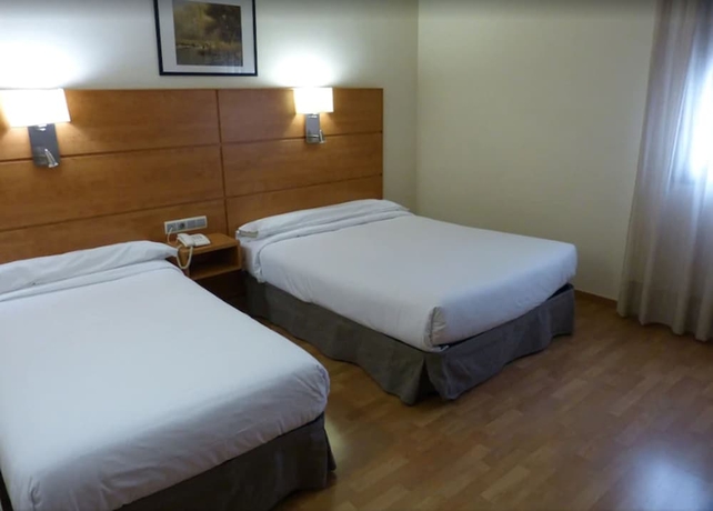 Imagen de la habitación del Hotel Avenida, Zaragoza. Foto 12