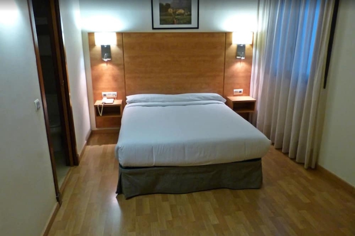 Imagen de la habitación del Hotel Avenida, Zaragoza. Foto 14
