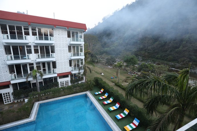 Imagen de la piscina del Hotel Avenue 18 Resort. Foto 20