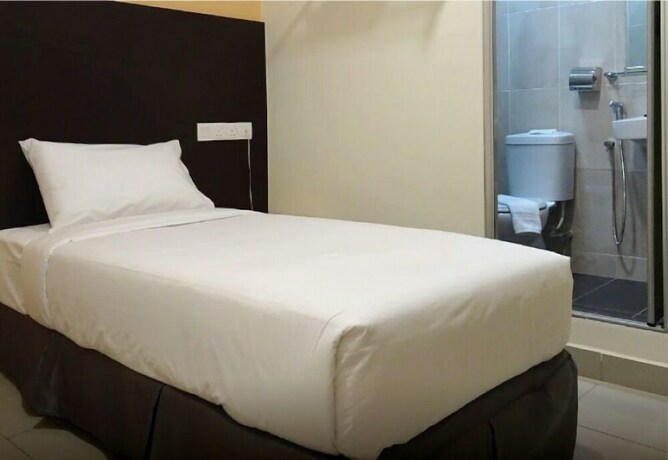 Imagen de la habitación del Hotel Avenue Bangi Hotel. Foto 17