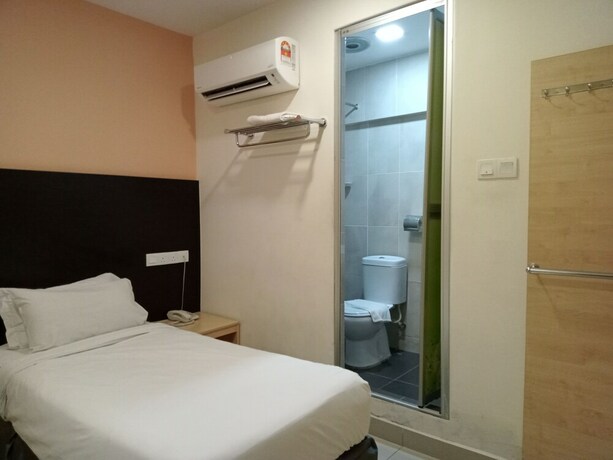 Imagen de la habitación del Hotel Avenue Bangi Hotel. Foto 25