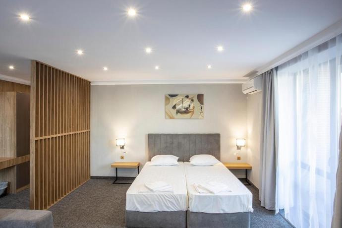 Imagen de la habitación del Hotel Avenue Deluxe, Burgas Ciudad. Foto 3