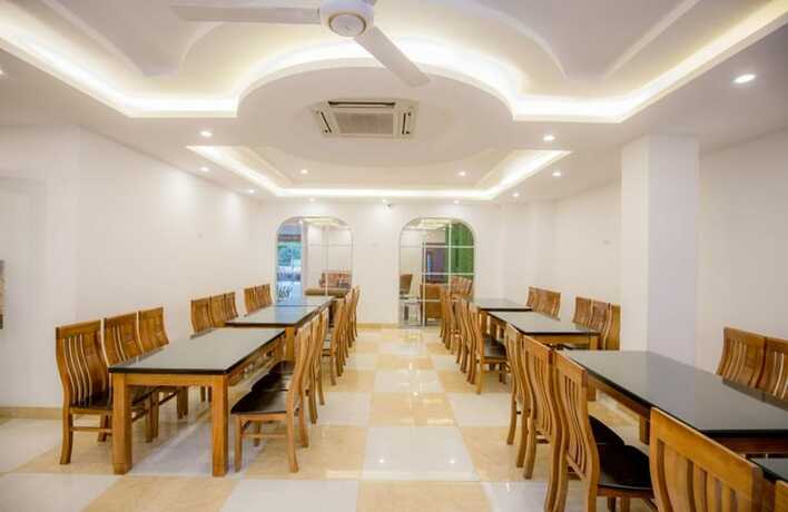 Imagen del bar/restaurante del Hotel Avenue Hotel Sam Son. Foto 16