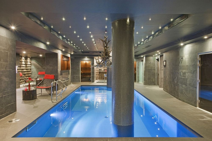 Imagen de la piscina del Hotel Avenue Lodge. Foto 12