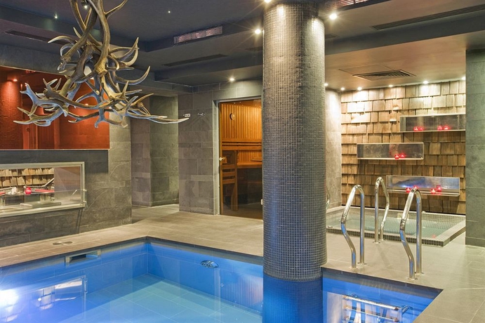 Imagen de la piscina del Hotel Avenue Lodge. Foto 14