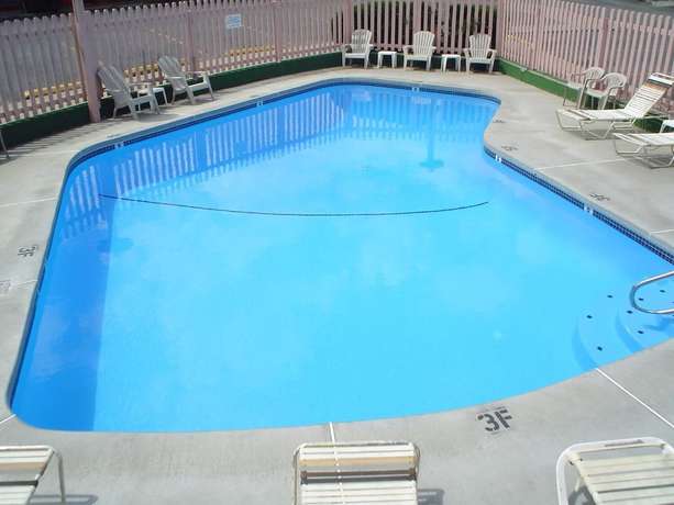 Imagen de la piscina del Hotel Avenue Motel, Wenatchee. Foto 11