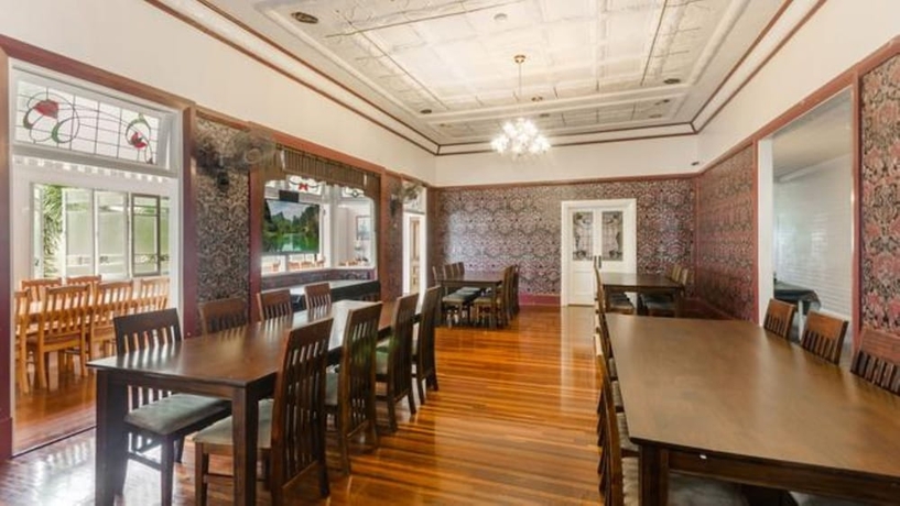 Imagen del bar/restaurante del Hotel Avenues Xchange. Foto 2