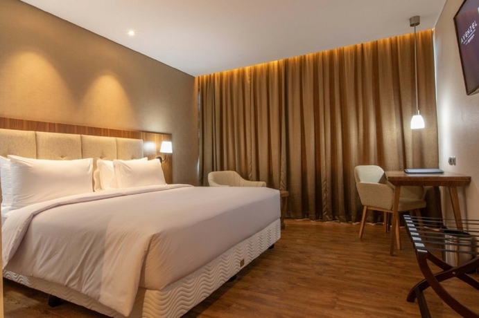 Imagen de la habitación del Hotel Avenzel Hotel and Convention Cibubur. Foto 7