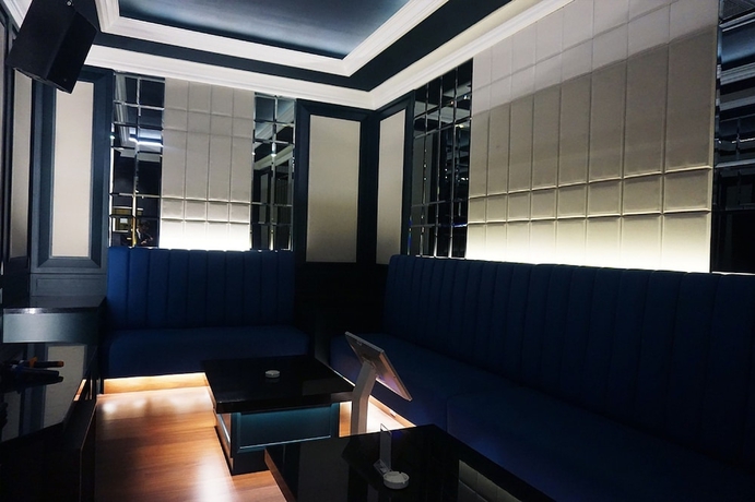 Imagen de los interiores del Hotel Avenzel Hotel and Convention Cibubur. Foto 18