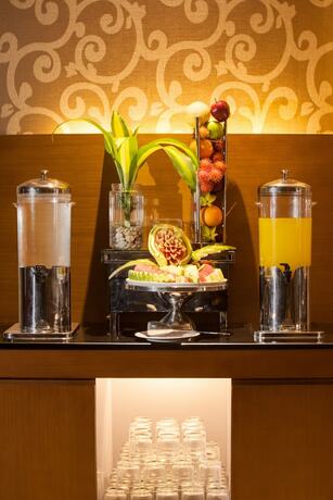 Imagen del bar/restaurante del Hotel Aveon Express Yogyakarta By Daphna International. Foto 15