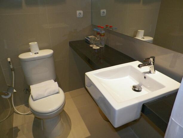 Imagen de la habitación del Hotel Aveon Express Yogyakarta By Daphna International. Foto 27