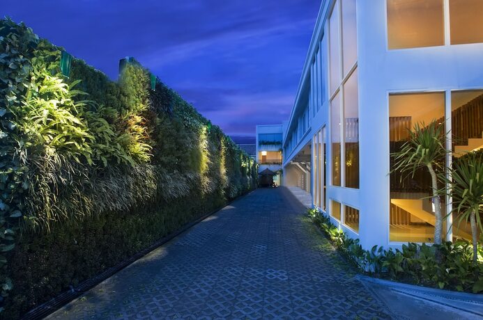 Imagen de los exteriores del Hotel Aveon Express Yogyakarta By Daphna International. Foto 31