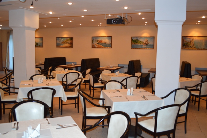 Imagen del bar/restaurante del Hotel Avialuxe. Foto 4