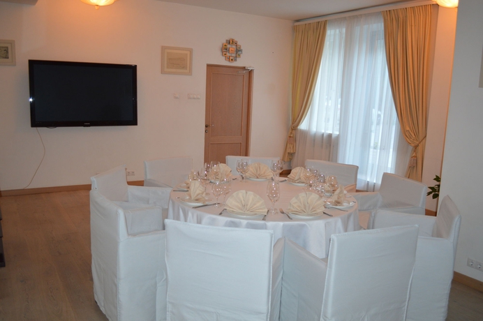 Imagen del bar/restaurante del Hotel Avialuxe. Foto 6