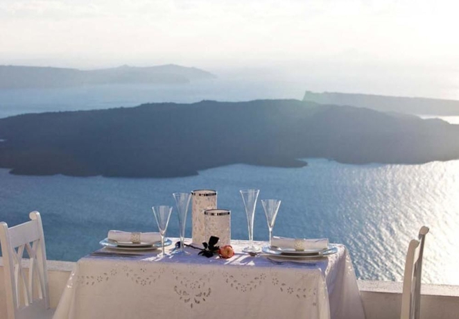 Imagen del bar/restaurante del Hotel Avianto Suites. Foto 2