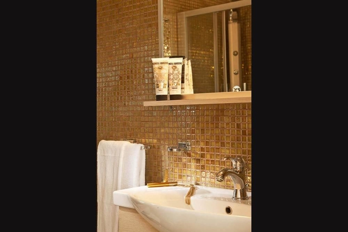 Imagen de la habitación del Hotel Avianto Suites. Foto 11