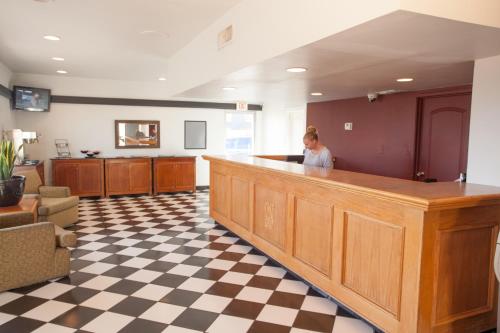 Imagen de los interiores del Hotel Aviation Inn. Foto 4