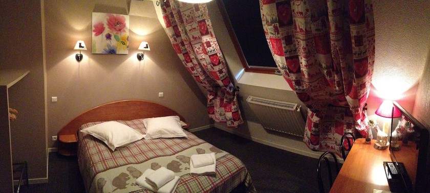 Imagen de la habitación del Hotel Aviation, La Bourboule. Foto 10